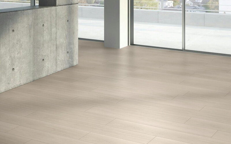 1748726 Dub Helios sivý